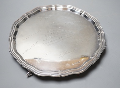 A modern silver salver, engraved with signatures, Sheffield, 1962, 25.8cm, 16.5oz.